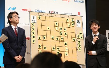 〈記者の目〉藤井聡太七段 「楽」の一字こそ飛躍へのパスポート あす羽生九段と王位リーグで対戦：中日スポーツ